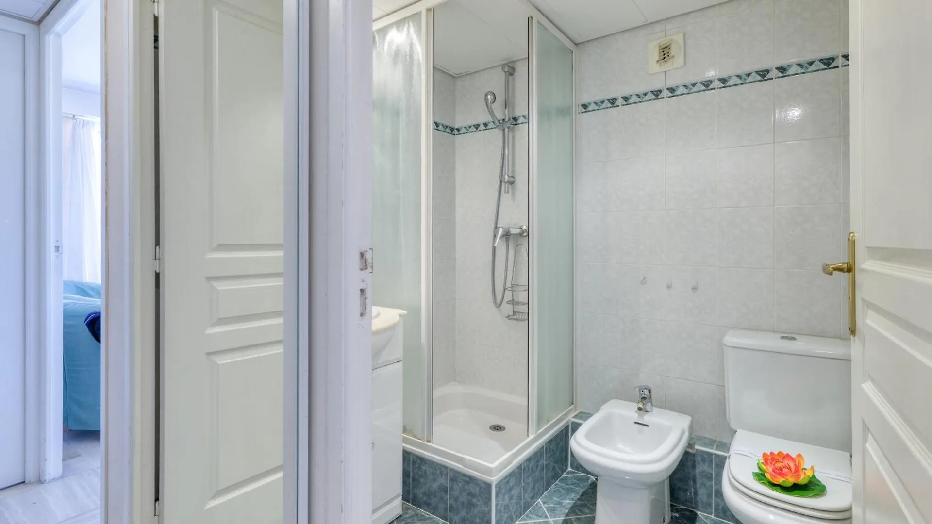 Top Floor Apt Close To The Sea - Happy Rentals Menton Apartamento