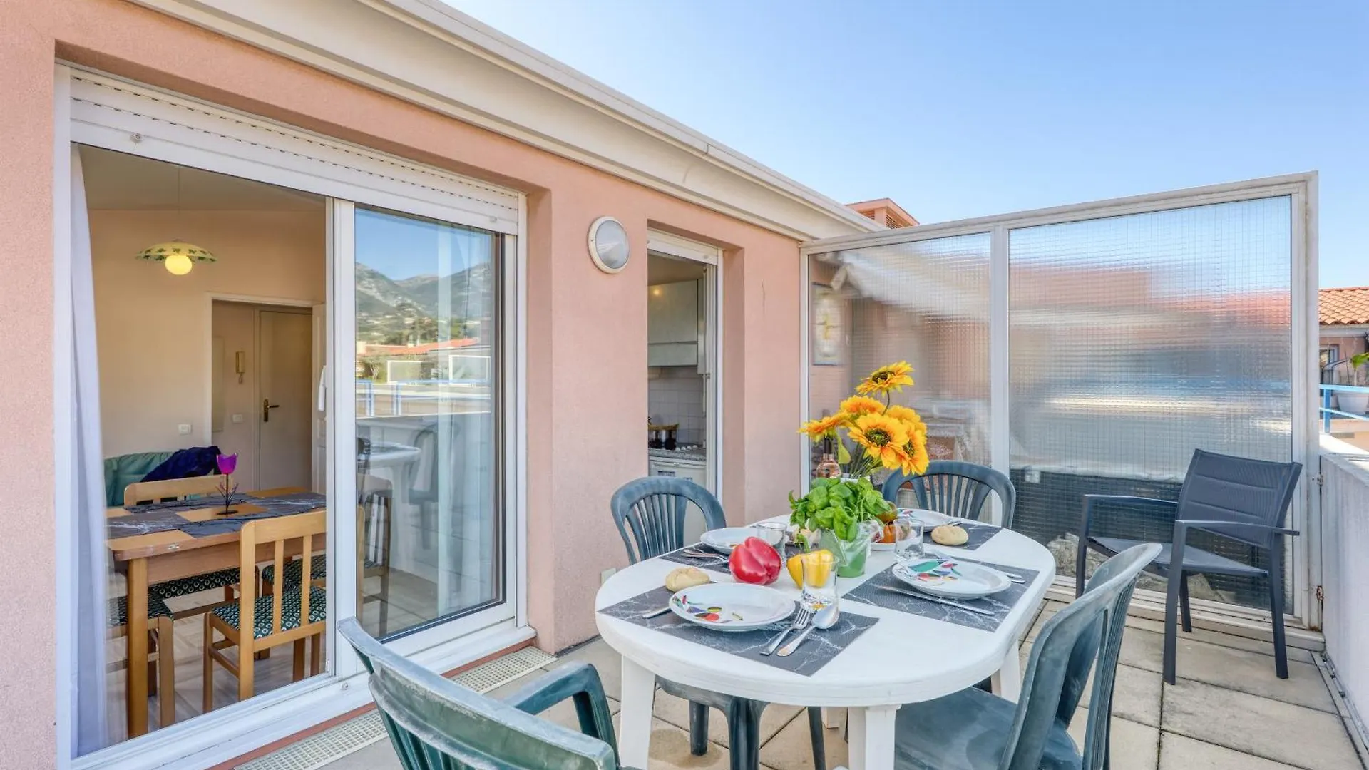 Top Floor Apt Close To The Sea - Happy Rentals Menton Apartamento