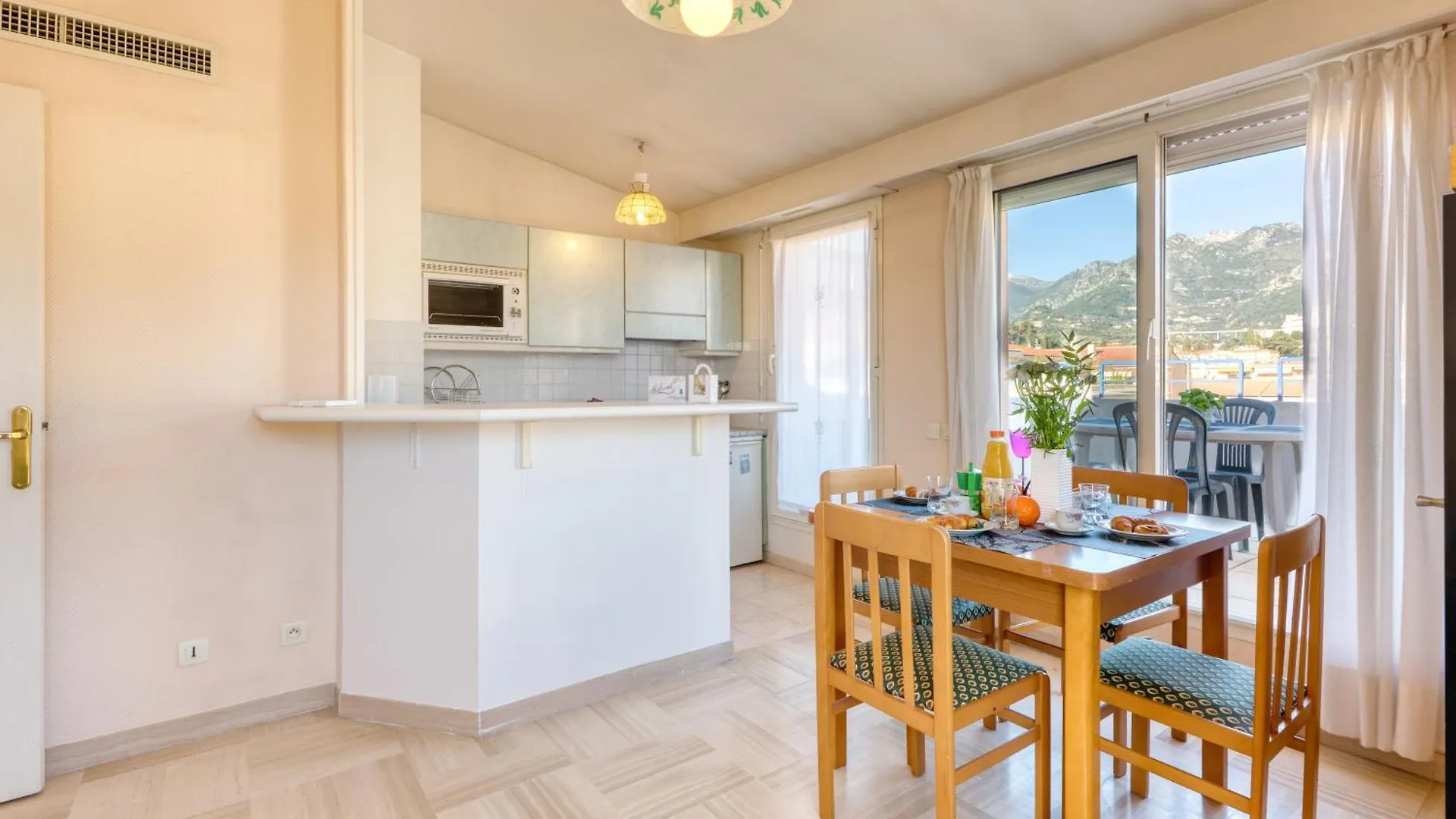 Top Floor Apt Close To The Sea - Happy Rentals Menton