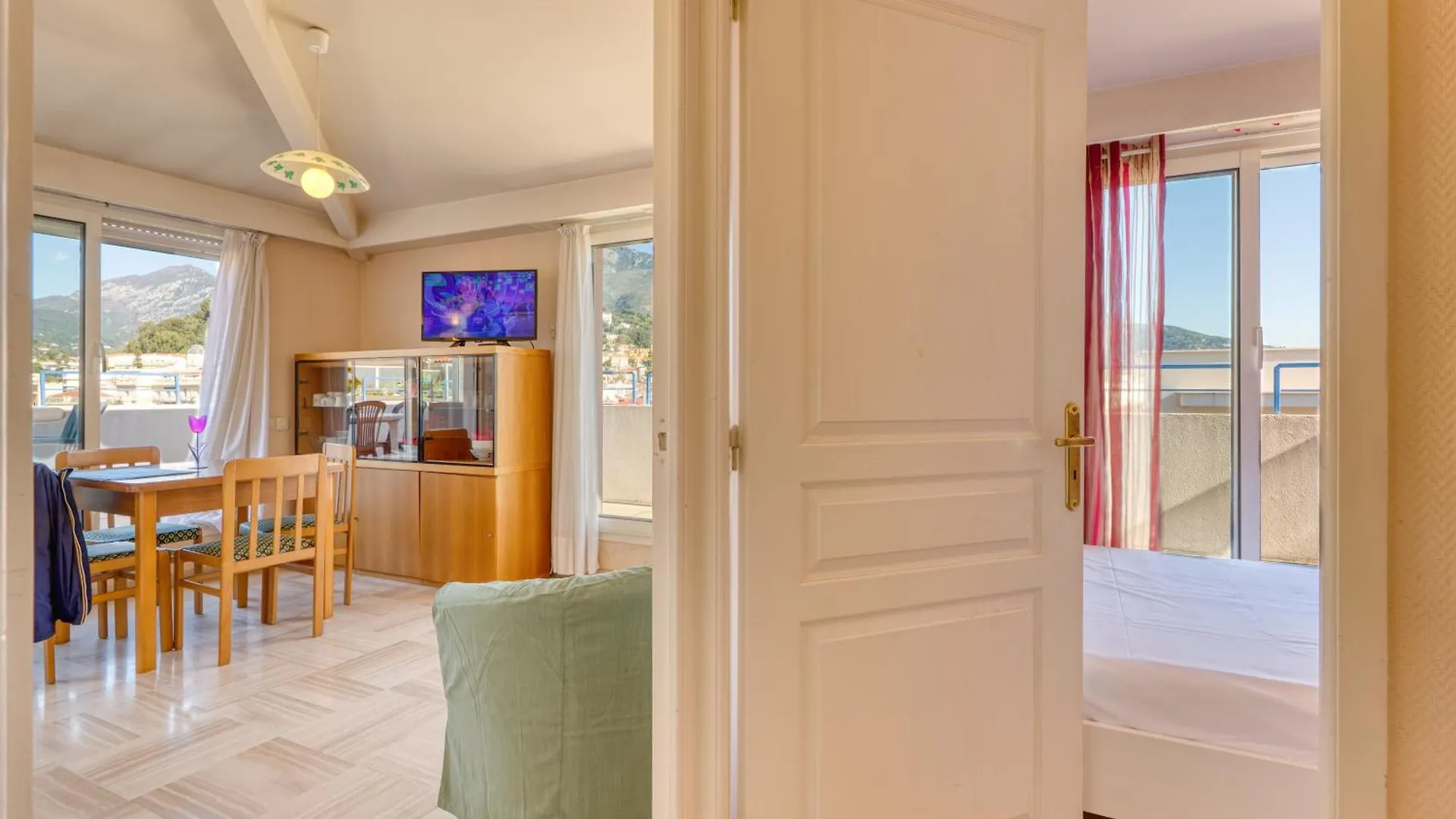 Top Floor Apt Close To The Sea - Happy Rentals Menton