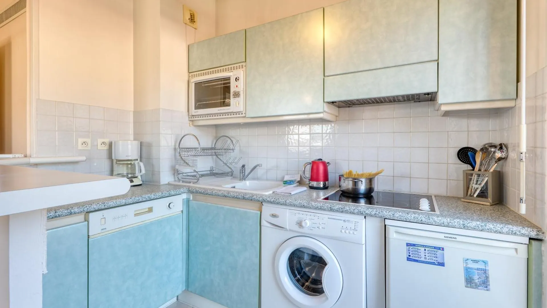 Top Floor Apt Close To The Sea - Happy Rentals Menton